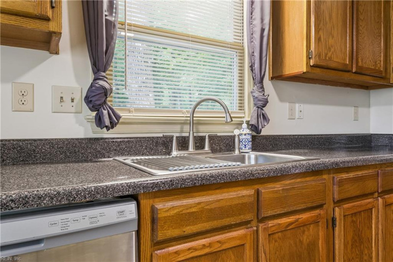 Photo 20 of 41 residential for sale in York County virginia