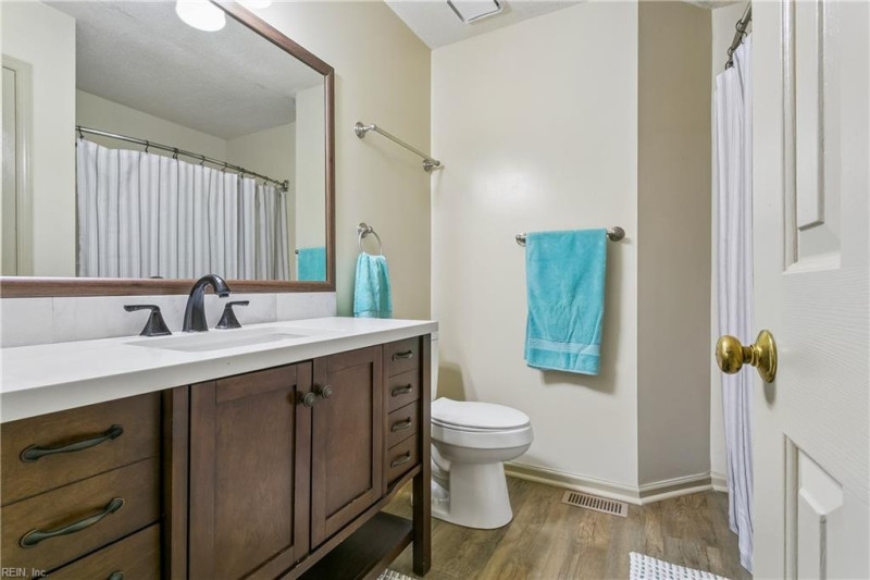 Photo 26 of 41 residential for sale in York County virginia