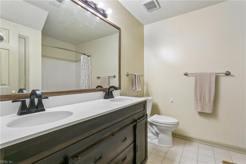 Photo 34 of 41 residential for sale in York County virginia