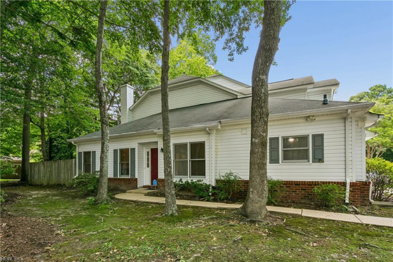 Photo 4 of 41 residential for sale in York County virginia