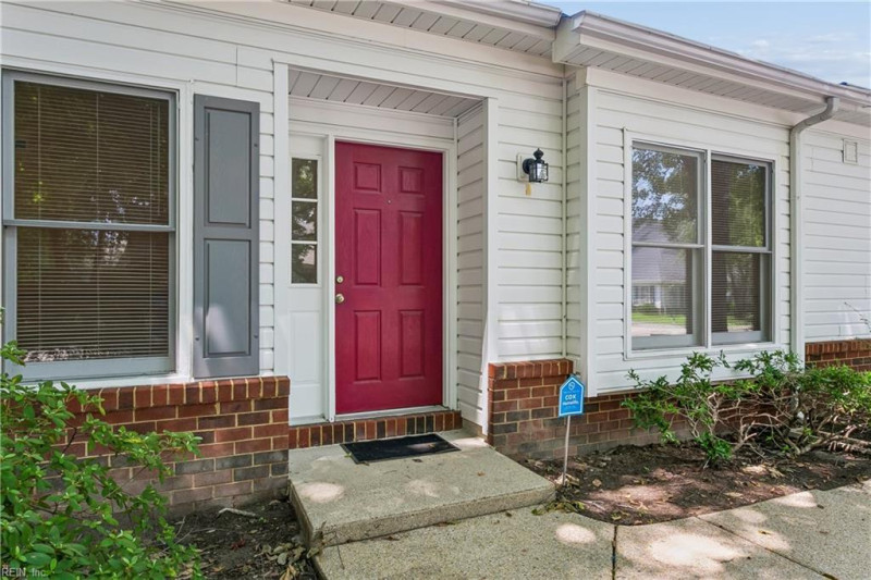 Photo 5 of 41 residential for sale in York County virginia