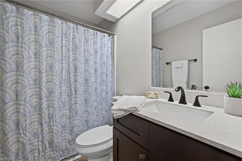 Photo 14 of 22 residential for sale in Chesapeake virginia