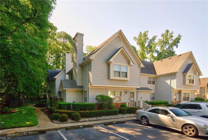 Photo 2 of 22 residential for sale in Chesapeake virginia