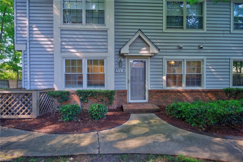 Photo 3 of 22 residential for sale in Chesapeake virginia