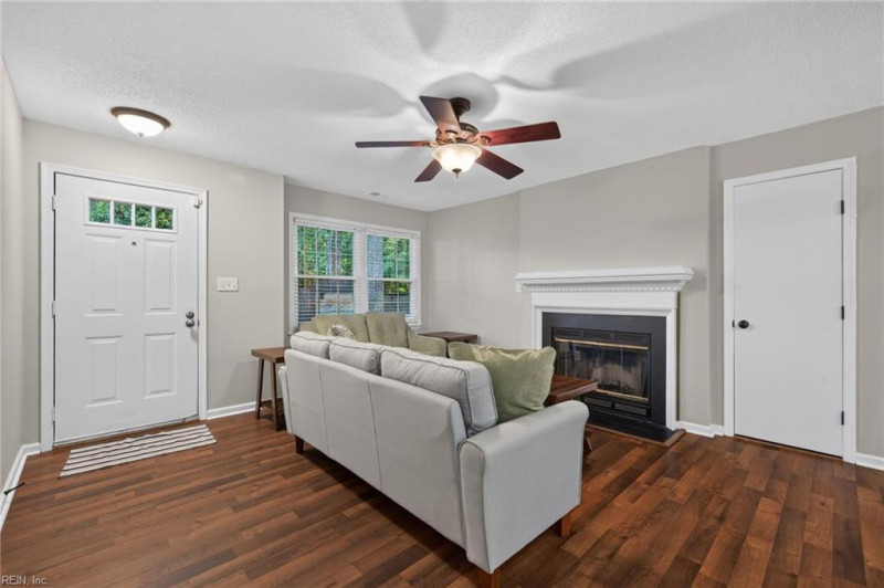 Photo 4 of 22 residential for sale in Chesapeake virginia