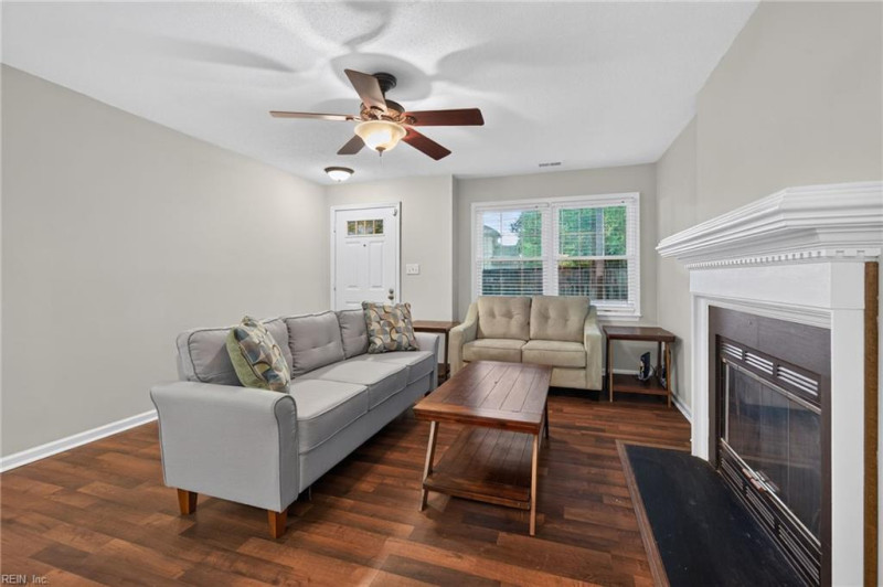 Photo 5 of 22 residential for sale in Chesapeake virginia