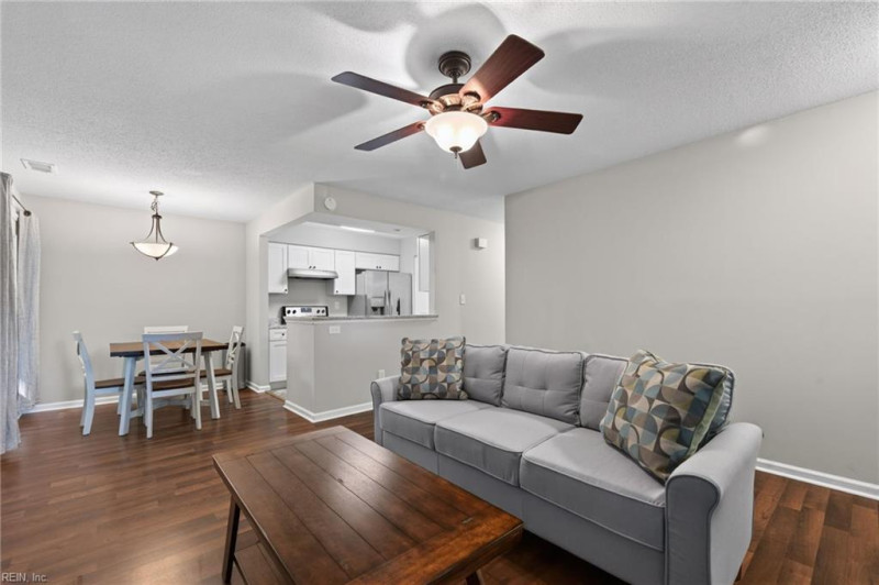 Photo 6 of 22 residential for sale in Chesapeake virginia