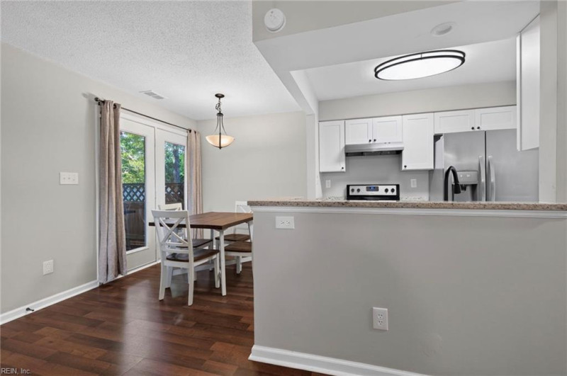 Photo 7 of 22 residential for sale in Chesapeake virginia