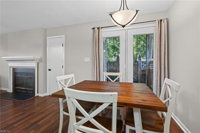 Photo 8 of 22 residential for sale in Chesapeake virginia