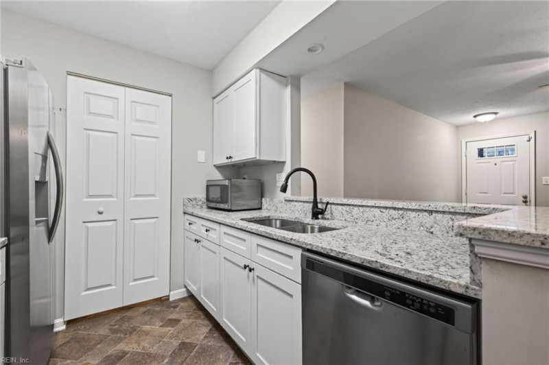 Photo 9 of 22 residential for sale in Chesapeake virginia