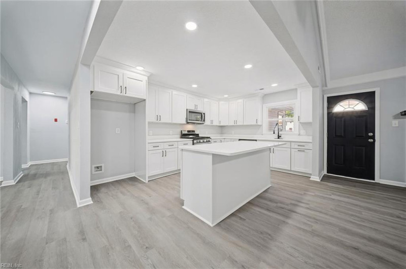 Photo 12 of 37 residential for sale in Virginia Beach virginia