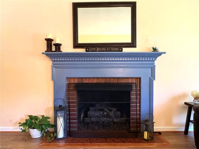 Photo 10 of 47 residential for sale in Portsmouth virginia