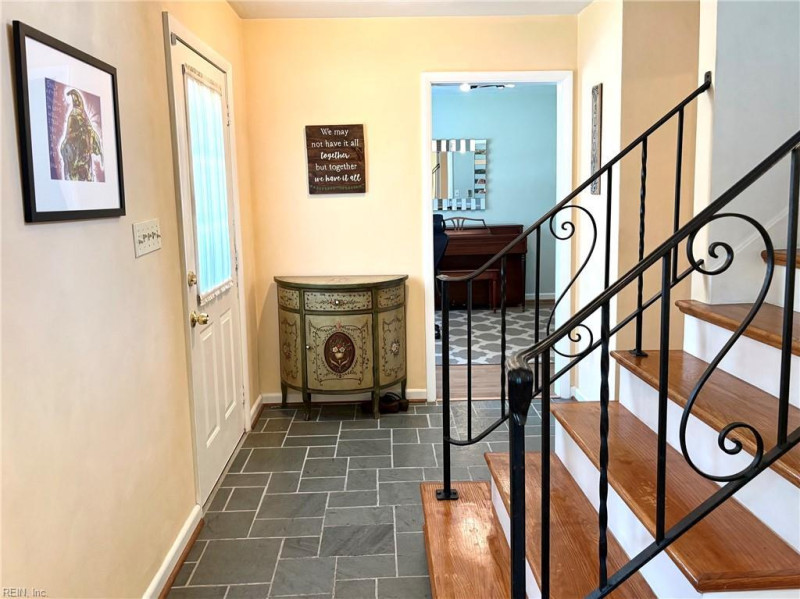 Photo 11 of 47 residential for sale in Portsmouth virginia