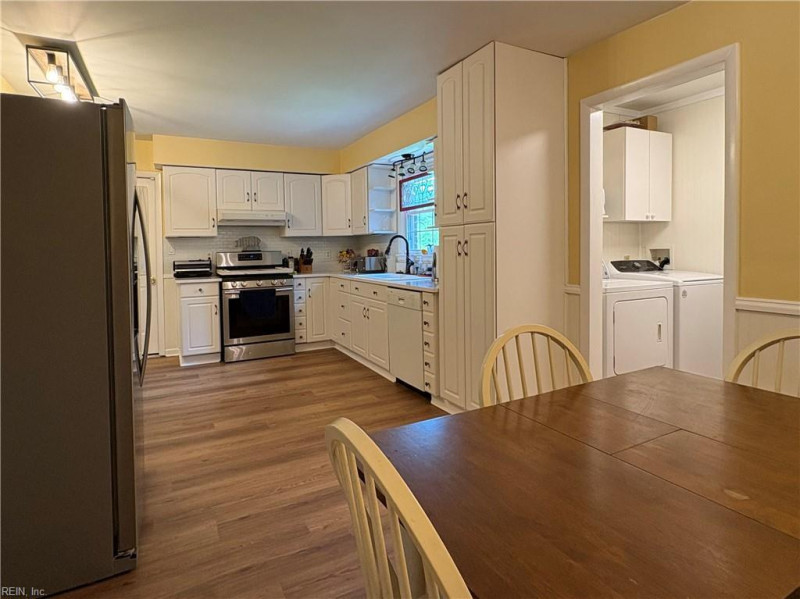 Photo 18 of 47 residential for sale in Portsmouth virginia