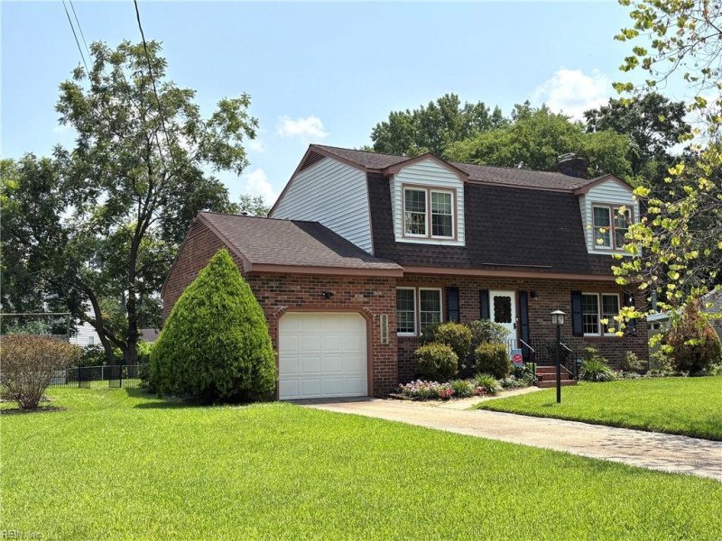 Photo 2 of 47 residential for sale in Portsmouth virginia