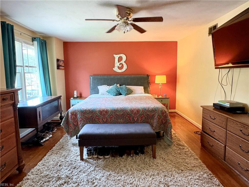 Photo 26 of 47 residential for sale in Portsmouth virginia