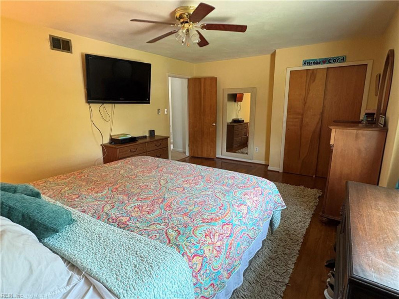 Photo 28 of 47 residential for sale in Portsmouth virginia