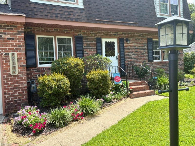 Photo 3 of 47 residential for sale in Portsmouth virginia