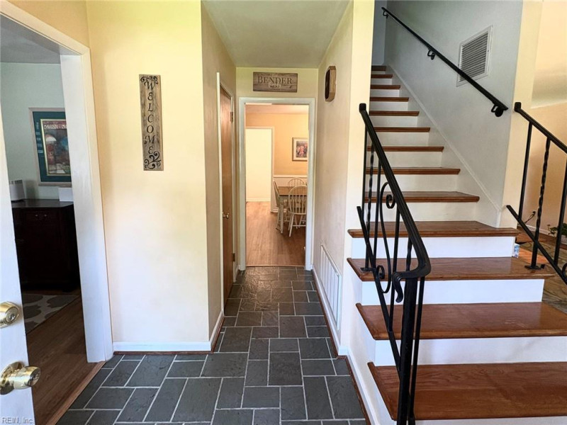 Photo 5 of 47 residential for sale in Portsmouth virginia