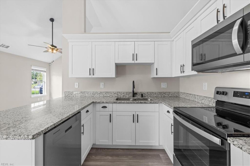 Photo 14 of 37 residential for sale in Suffolk virginia