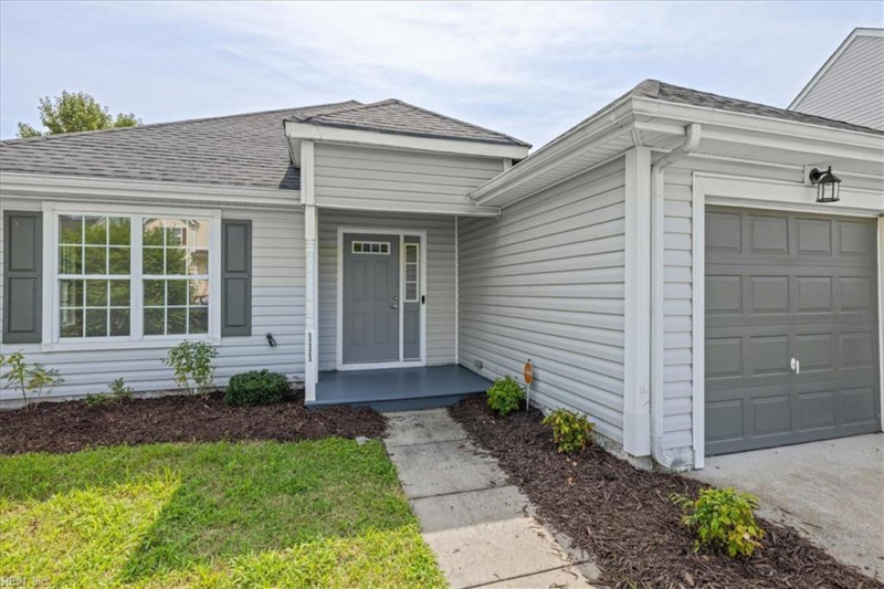 Photo 3 of 37 residential for sale in Suffolk virginia