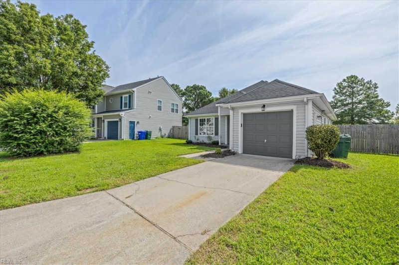 Photo 4 of 37 residential for sale in Suffolk virginia