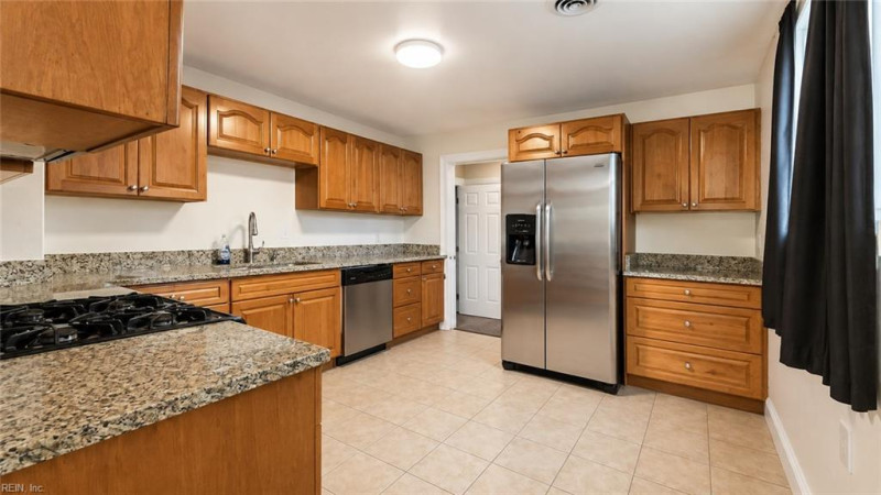 Photo 3 of 9 rental for rent in Hampton virginia