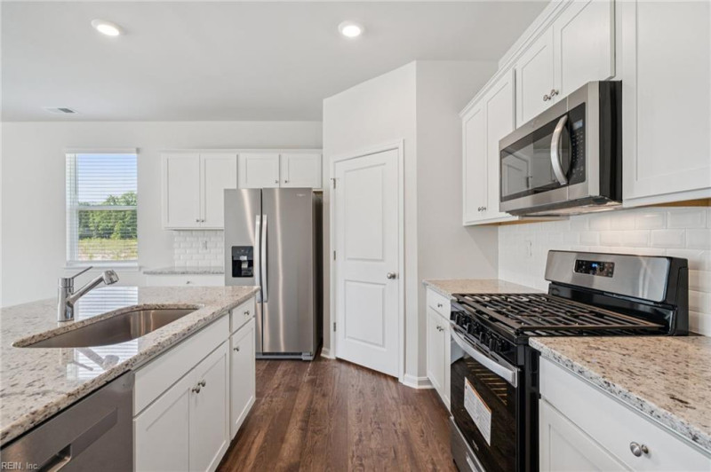 Photo 5 of 21 residential for sale in York County virginia