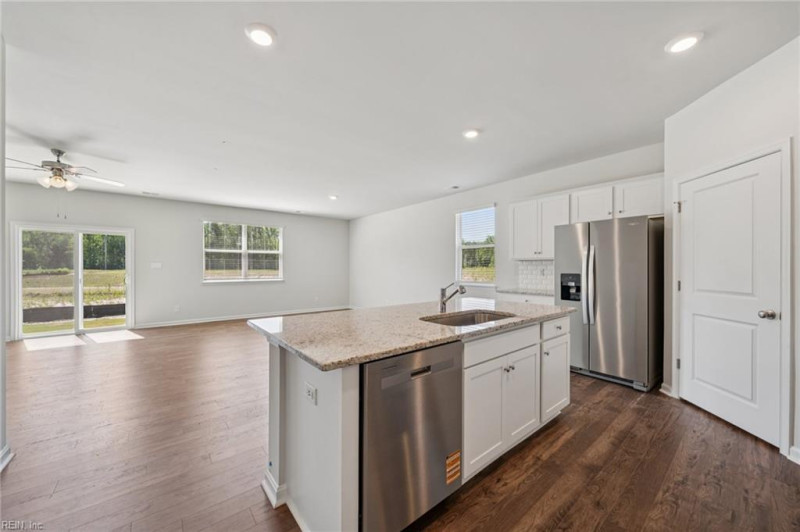 Photo 6 of 21 residential for sale in York County virginia