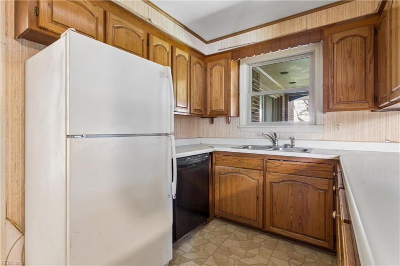 Photo 10 of 50 residential for sale in Chesapeake virginia