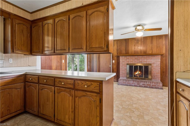 Photo 11 of 50 residential for sale in Chesapeake virginia