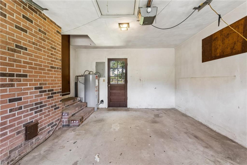 Photo 13 of 50 residential for sale in Chesapeake virginia