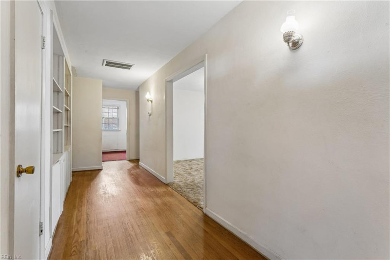 Photo 16 of 50 residential for sale in Chesapeake virginia