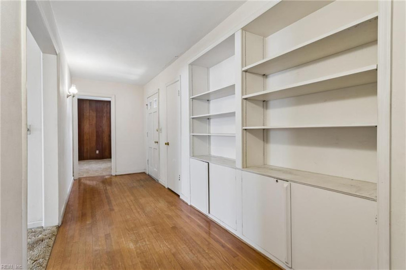 Photo 17 of 50 residential for sale in Chesapeake virginia