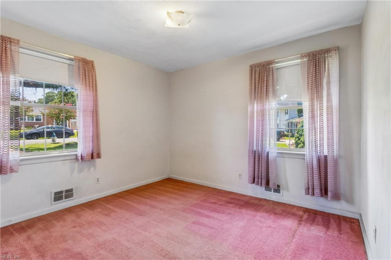 Photo 25 of 50 residential for sale in Chesapeake virginia