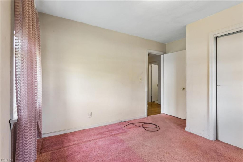 Photo 26 of 50 residential for sale in Chesapeake virginia