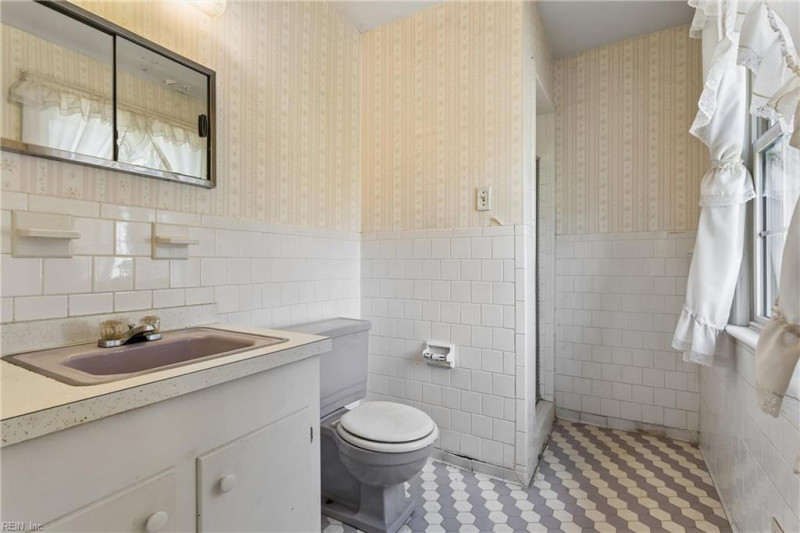 Photo 29 of 50 residential for sale in Chesapeake virginia