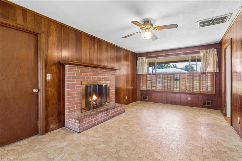 Photo 9 of 50 residential for sale in Chesapeake virginia