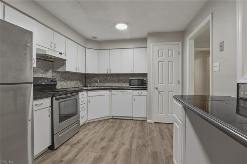 Photo 13 of 28 residential for sale in Chesapeake virginia