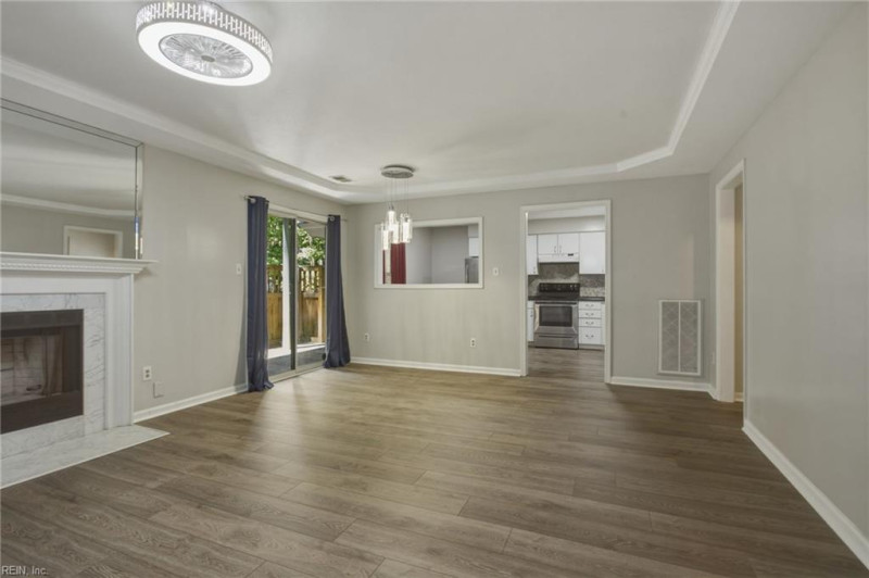 Photo 6 of 28 residential for sale in Chesapeake virginia