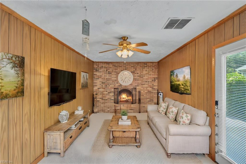 Photo 15 of 40 residential for sale in Hampton virginia