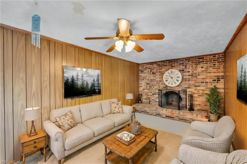 Photo 16 of 40 residential for sale in Hampton virginia