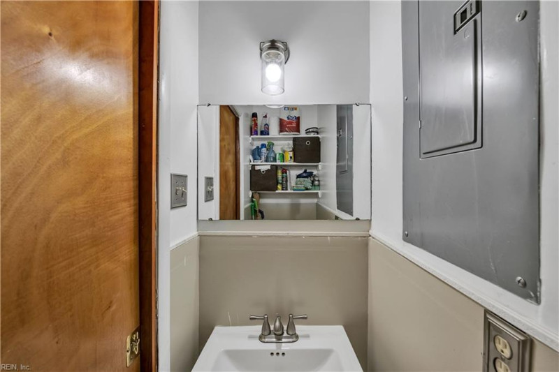 Photo 18 of 40 residential for sale in Hampton virginia