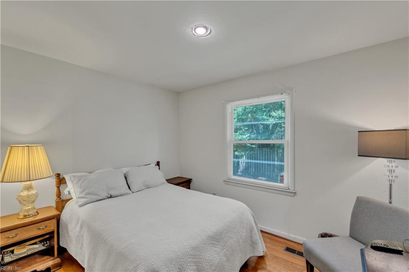 Photo 34 of 40 residential for sale in Hampton virginia