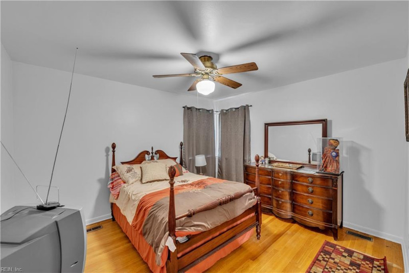 Photo 35 of 40 residential for sale in Hampton virginia