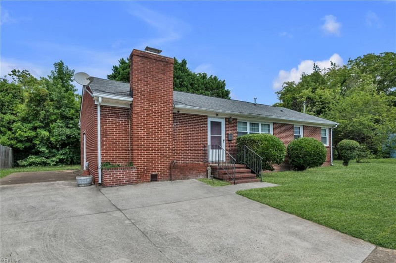 Photo 4 of 40 residential for sale in Hampton virginia