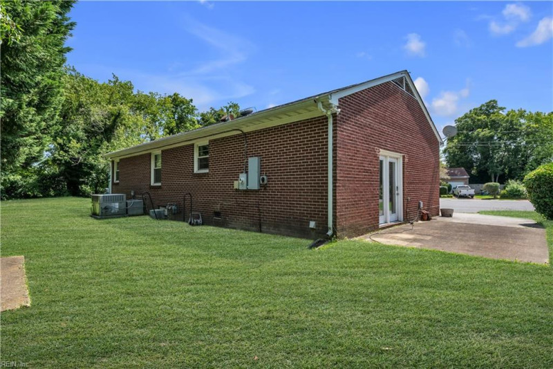 Photo 5 of 40 residential for sale in Hampton virginia