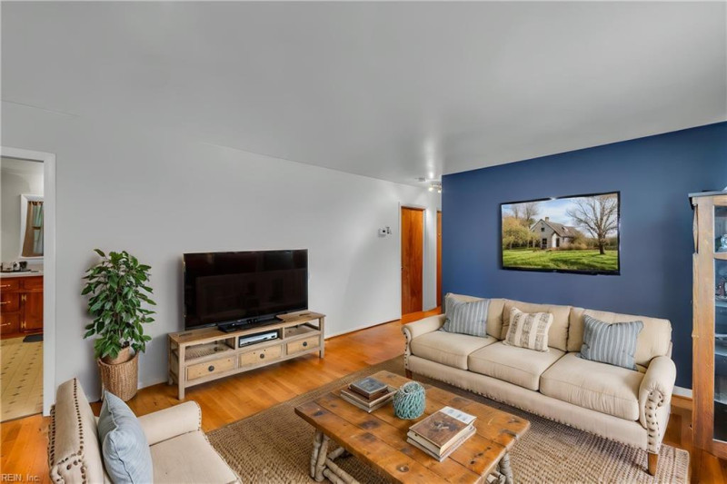 Photo 6 of 40 residential for sale in Hampton virginia