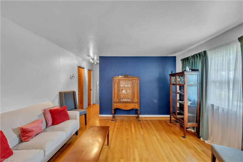 Photo 7 of 40 residential for sale in Hampton virginia