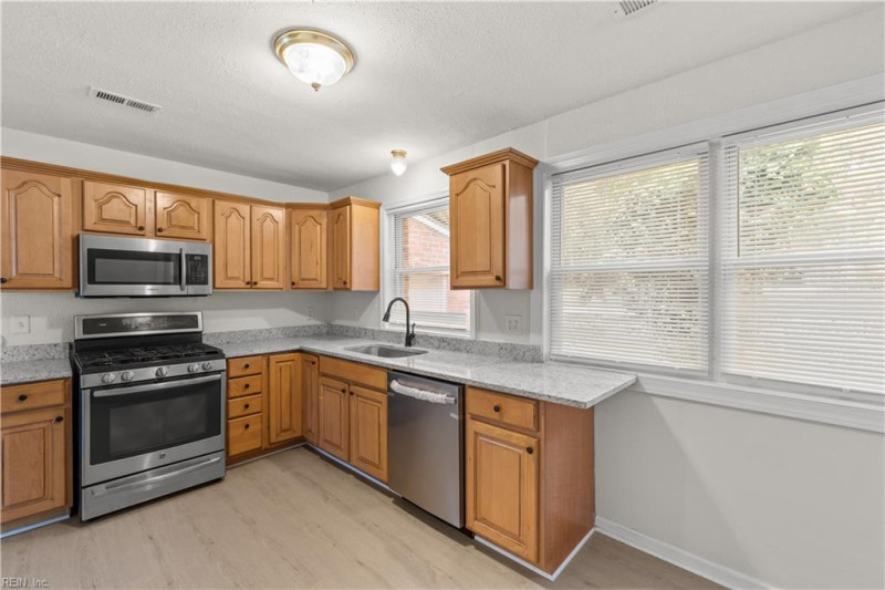 Photo 10 of 33 residential for sale in Norfolk virginia